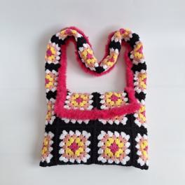 Gehaakte granny square tas | Zwart, roze en geel