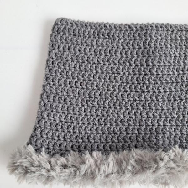 Gehaakte muts met imitatiebont | Grijs