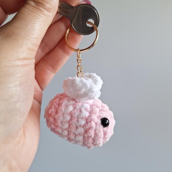 Gehaakte sleutelhanger | Roze en witte bij