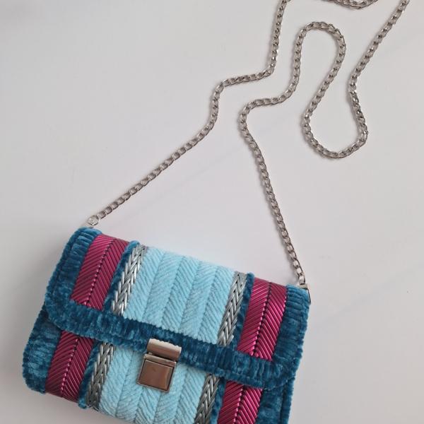 Geweven crossbody tas | Lichtblauw, petrol, magenta en zilver