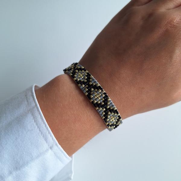 Geweven kralen armband | XOXO zwart en grijs