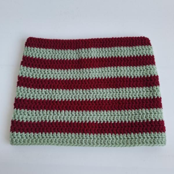 Gehaakte muts | Wijnrood en sagegroen