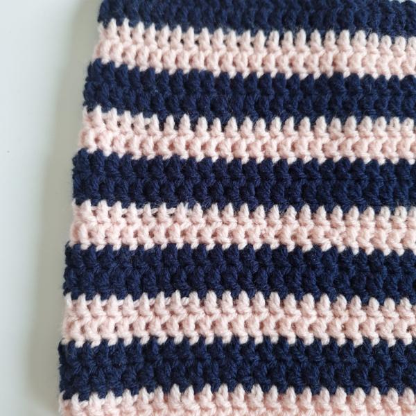 Gehaakte muts | Donkerblauw en lichtroze