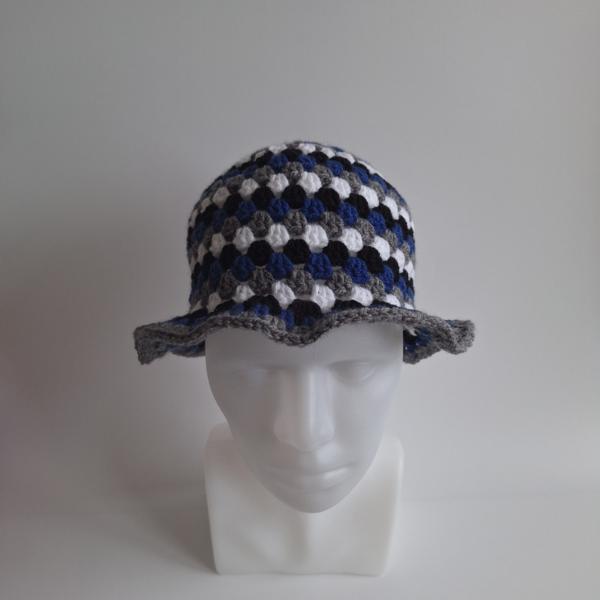 Gehaakte bucket hat | Donkerblauw, wit, grijs en zwart