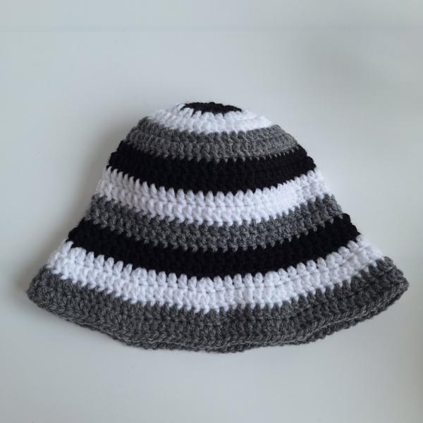 Gehaakt baby zonnehoedje 'Zwart, wit en grijs'
