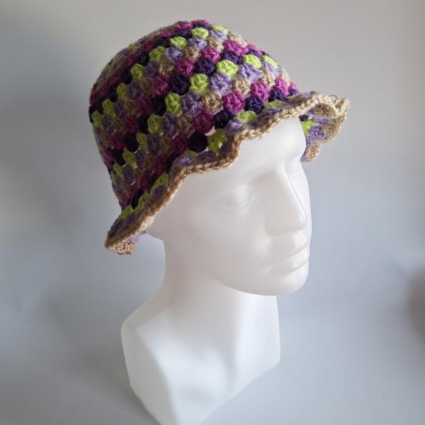 Gehaakte bucket hat 'Druif'