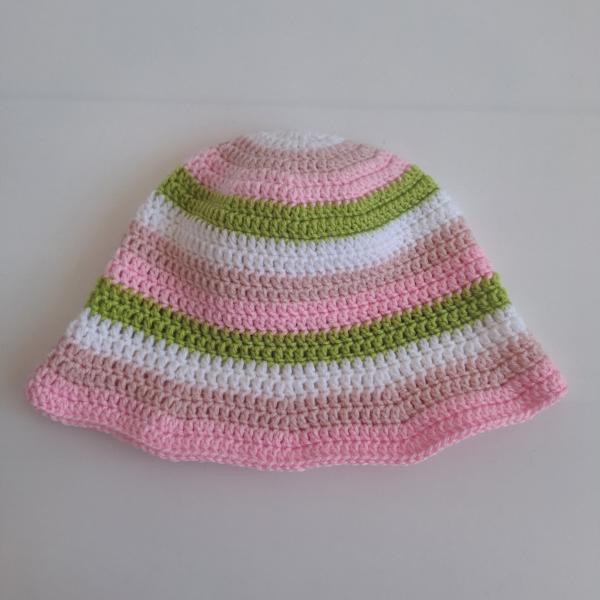 Gehaakte bucket hat 'Wit, roze en groen'