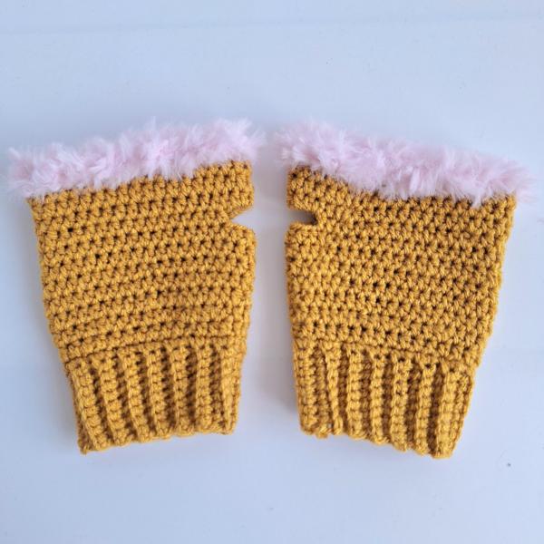 Gehaakte handschoenen - gehaakte vingerloze handschoenen | Okergeel en lichtroze