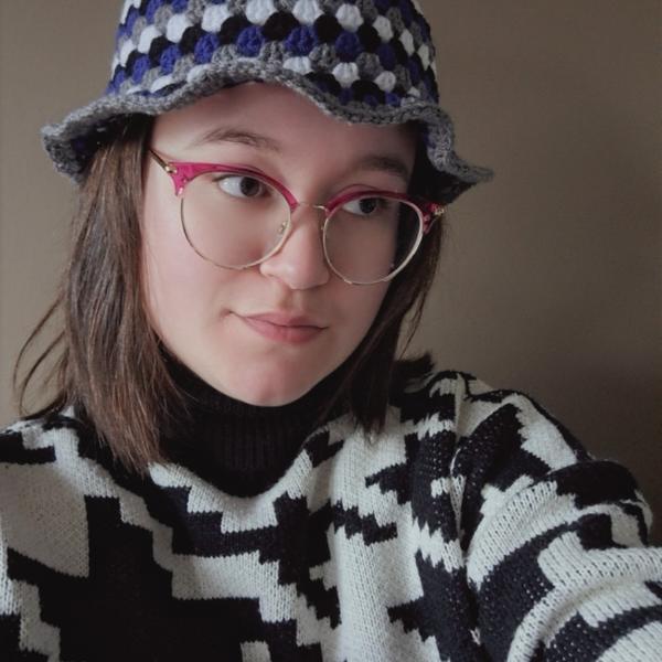 Gehaakte bucket hat | Donkerblauw, wit, grijs en zwart