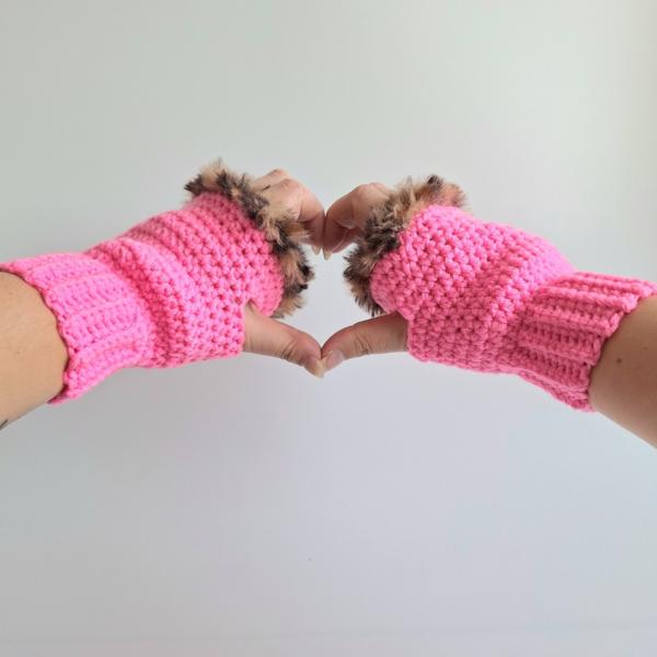 Gehaakte handschoenen - gehaakte vingerloze handschoenen | Neon roze en bruin gemêleerd