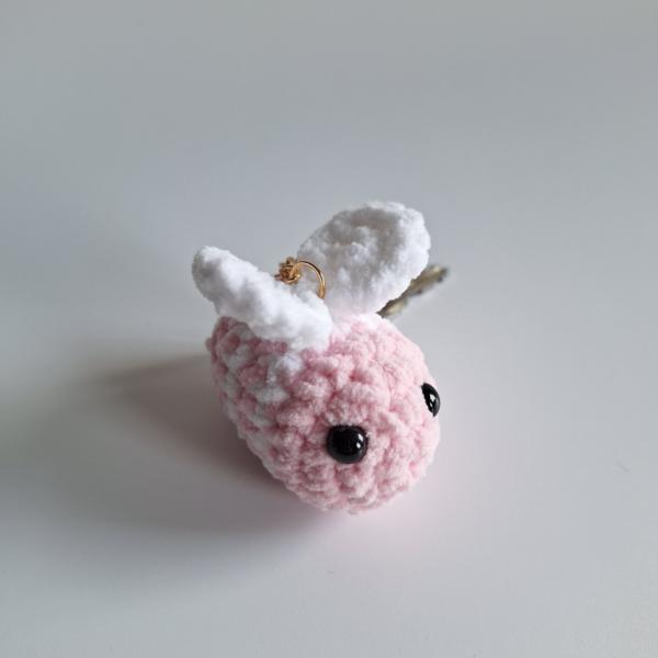 Gehaakte sleutelhanger | Roze en witte bij