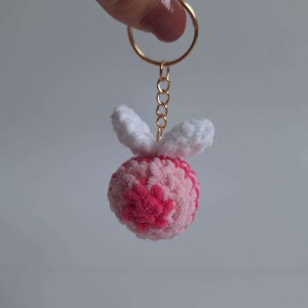 Gehaakte sleutelhanger 'Framboos bij'