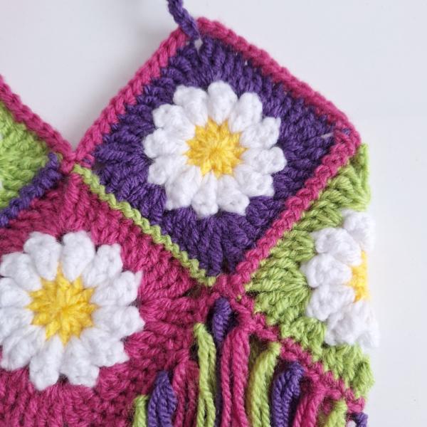 Gehaakt baby topje | Madeliefjes, roze, groen en paars