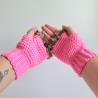 Thumbnail for Gehaakte handschoenen - gehaakte vingerloze handschoenen | Neon roze en bruin gemêleerd