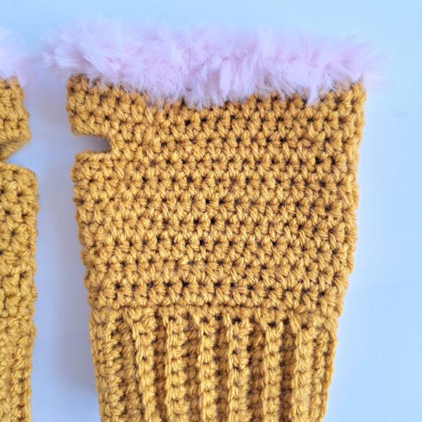 Gehaakte handschoenen - gehaakte vingerloze handschoenen | Okergeel en lichtroze