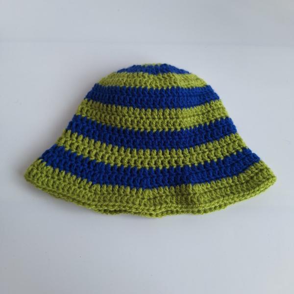 Gehaakt baby zonnehoedje 'Groen en blauw'