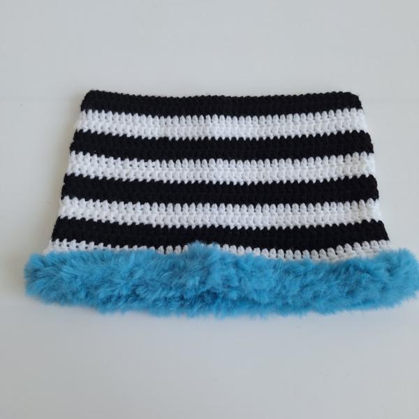 Gehaakte muts met imitatiebont | Zwart, wit en blauw