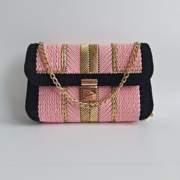 Geweven crossbody tas | Lichtroze, zwart en goud
