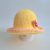 Thumbnail for Gehaakt baby hoedje twee-in-een | Geel en lichtroze met bloemetje en grapefruit