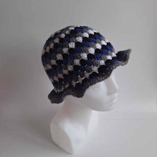 Gehaakte bucket hat | Donkerblauw, wit, grijs en zwart