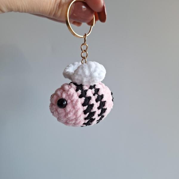 Gehaakte sleutelhanger | Zwart en roze bij