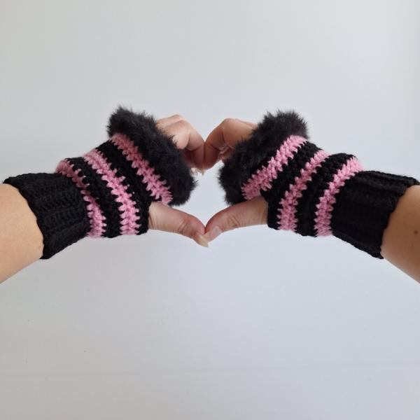 Gehaakte handschoenen - gehaakte vingerloze handschoenen | Zwart en lichtroze