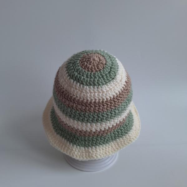 Gehaakt baby zonnehoedje 'Sage, crème en beige'