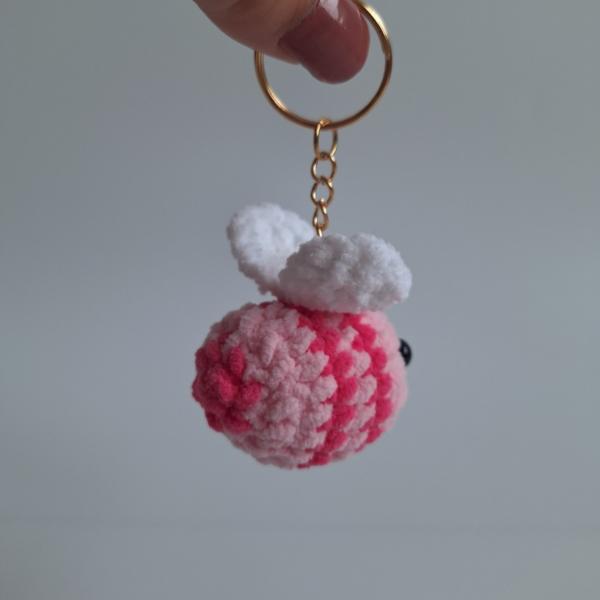 Gehaakte sleutelhanger 'Framboos bij'