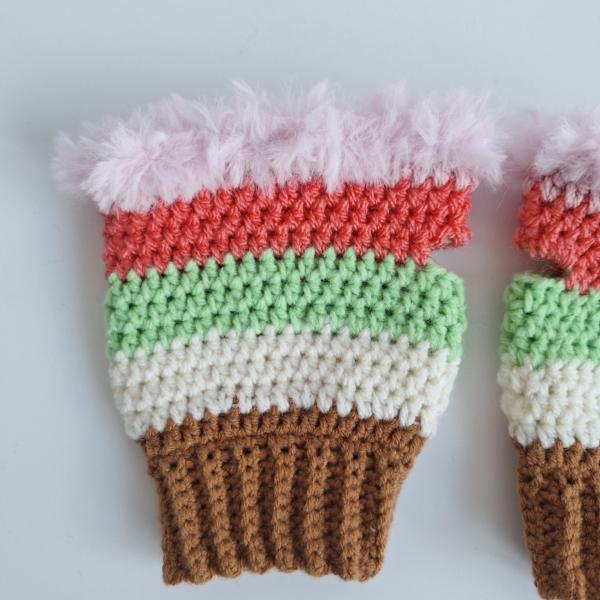 Gehaakte handschoenen - gehaakte vingerloze handschoenen | Karamelbruin, crème, lichtgroen, koraaloranje en lichtroze