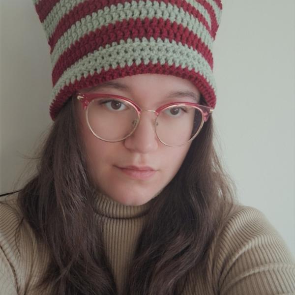 Gehaakte muts | Wijnrood en sagegroen