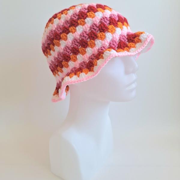 Gehaakte bucket hat | Pride lesbische vlag