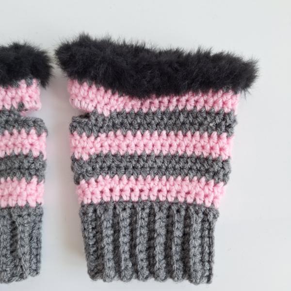 Gehaakte handschoenen - gehaakte vingerloze handschoenen | Donkergrijs, lichtroze en zwart