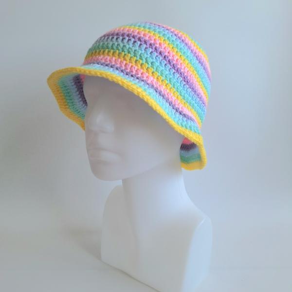 Gehaakte bucket hat | Pastel regenboog