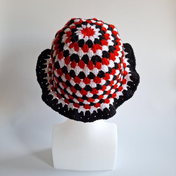 Gehaakte bucket hat | Rood, zwart en wit