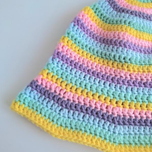 Gehaakte bucket hat | Pastel regenboog