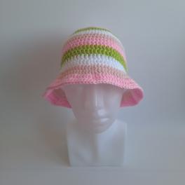Gehaakte bucket hat 'Wit, roze en groen'