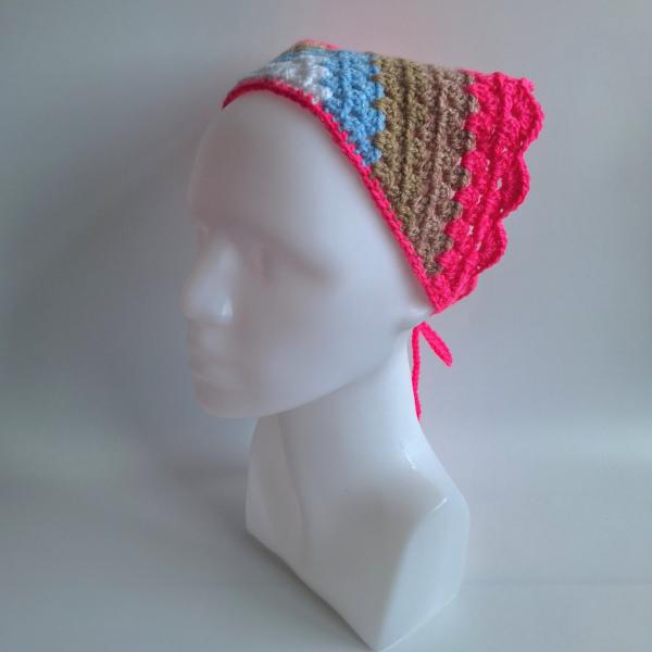 Gehaakte bandana 'Knalroze, beige, lichtblauw en wit'