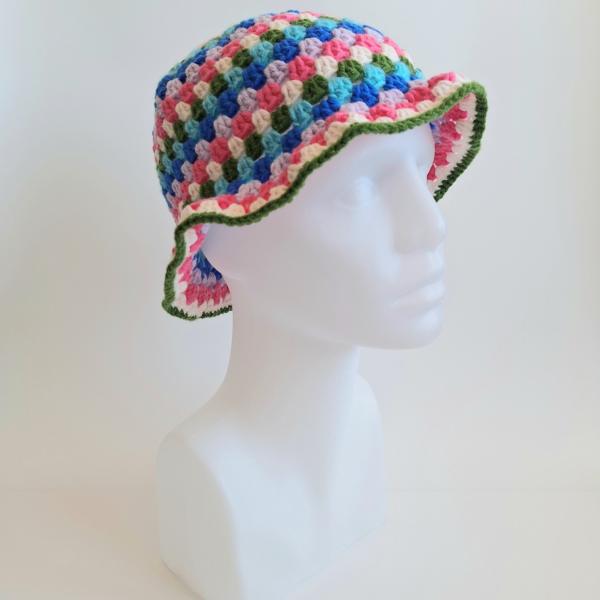 Gehaakte bucket hat | Turquoise, kobaltblauw, lila, knalroze, crème en donkergroen