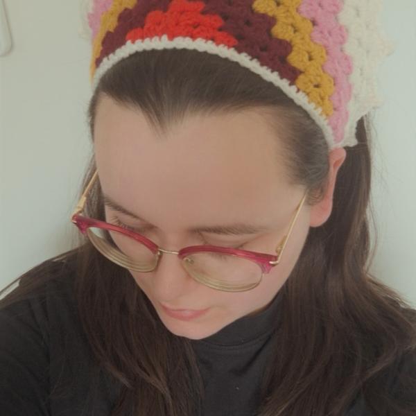 Gehaakte bandana | Rood, wijnrood, okergeel, roze en crème