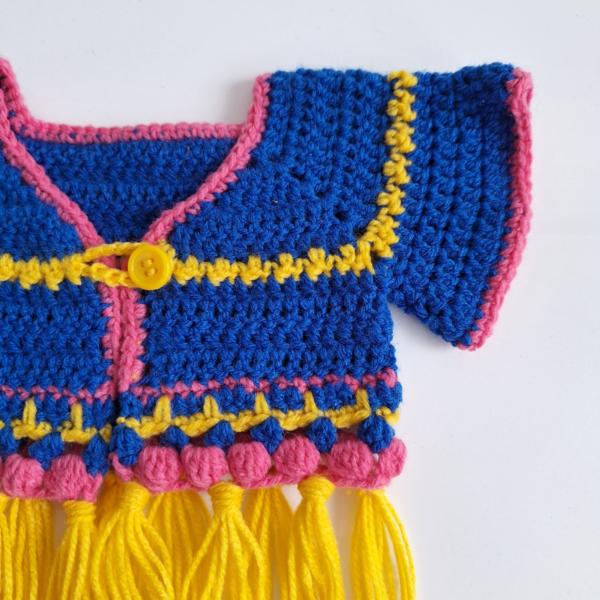 Gehaakt baby vestje | Blauw, roze en geel met gele franjes