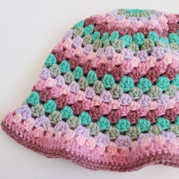 Gehaakte bucket hat | Mintgroen, sagegroen, lila, lichtroze, poeder roze en mauve