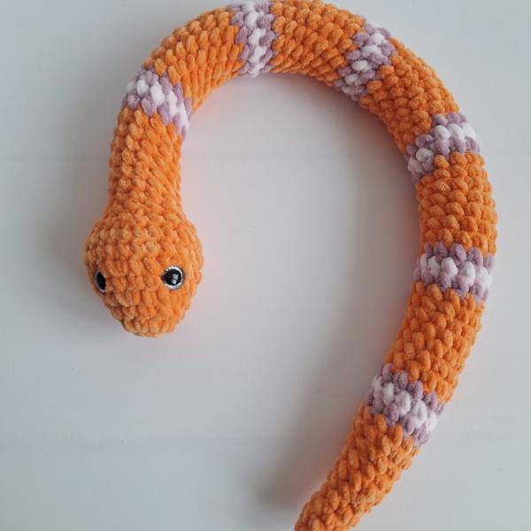 Gehaakte knuffel slang | Oranje, lila en lichtroze