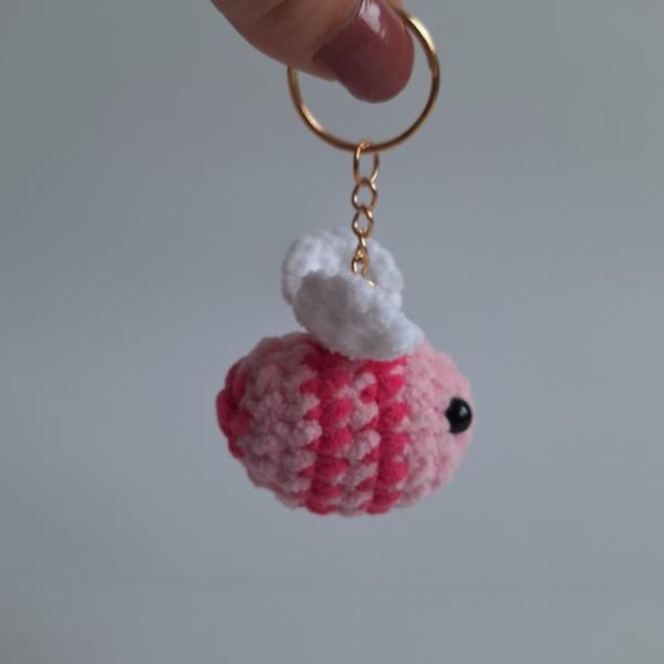 Gehaakte sleutelhanger 'Framboos bij'