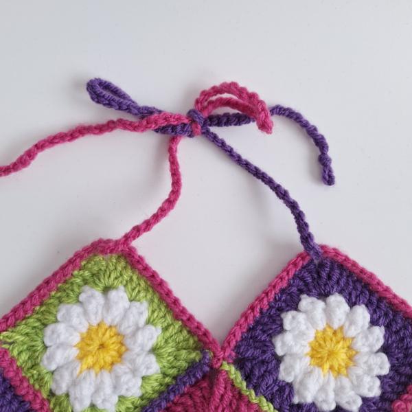 Gehaakt baby topje | Madeliefjes, roze, groen en paars