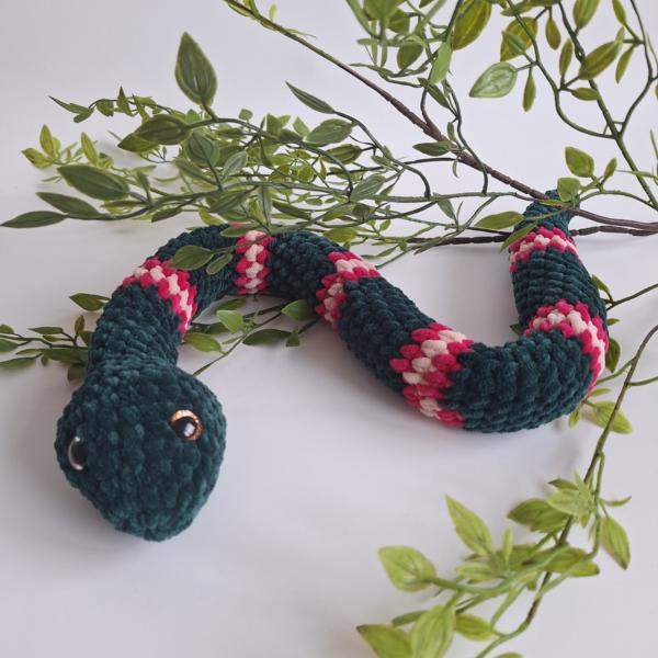 Gehaakte knuffel slang | Donkergroen, knalroze en lichtroze