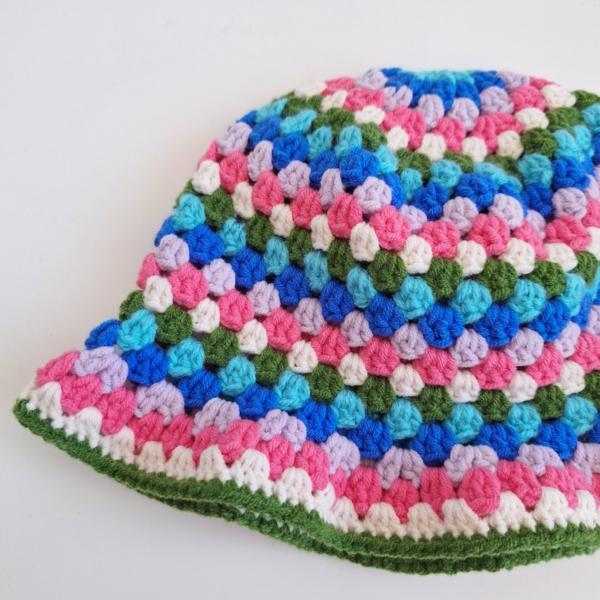 Gehaakte bucket hat | Turquoise, kobaltblauw, lila, knalroze, crème en donkergroen
