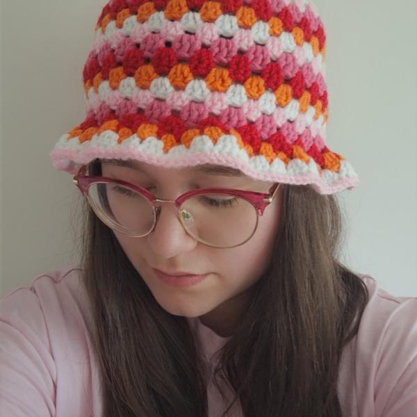 Gehaakte bucket hat | Pride lesbische vlag