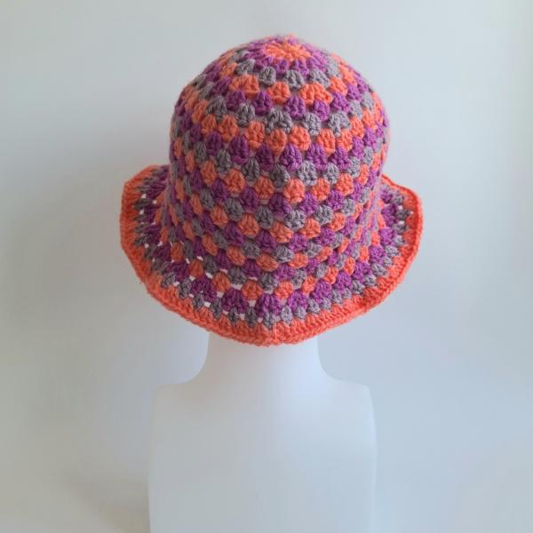 Gehaakte bucket hat | Koraal, lavendel en mauve