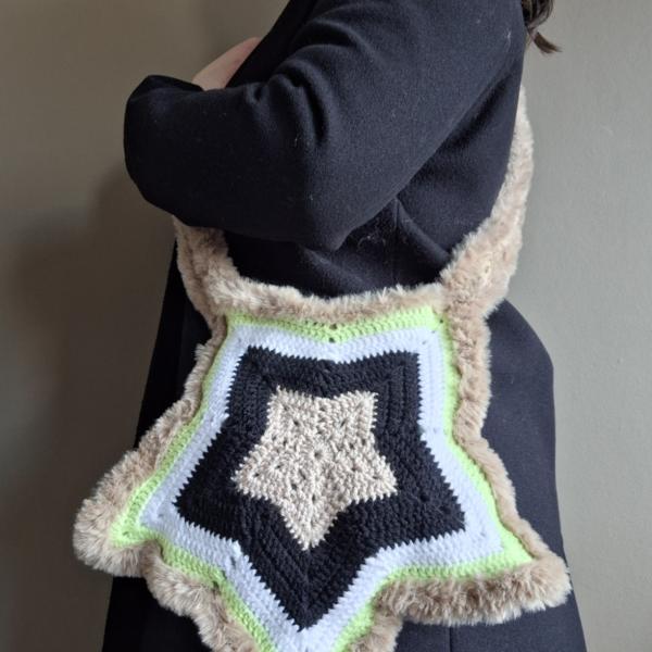 Gehaakte tas | Limegroen, zwart, beige en witte ster