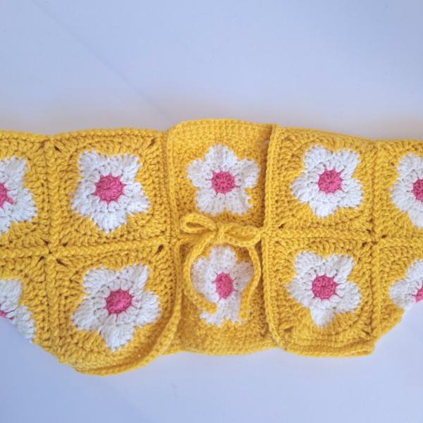 Gehaakt baby vestje | Bolero geel met wit en roze bloemen